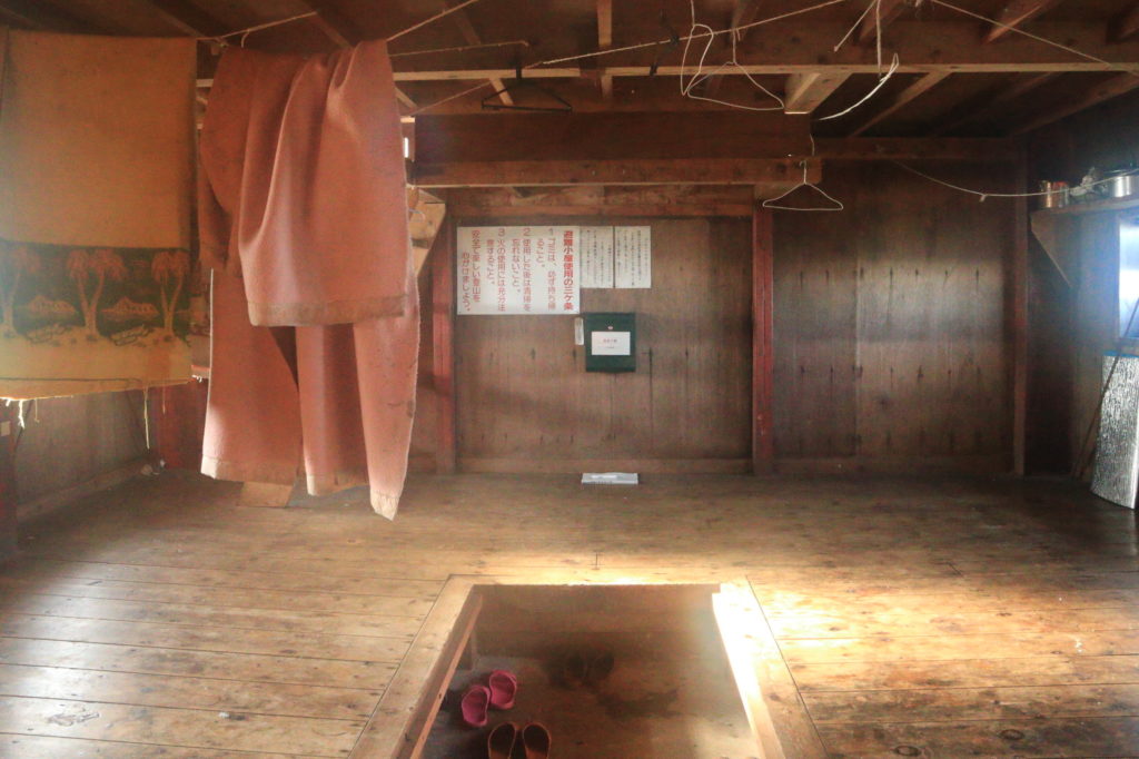 展望の尾根歩きと雲海の越後駒ヶ岳 前半 2018年10月12 13日 街を歩き山を想う